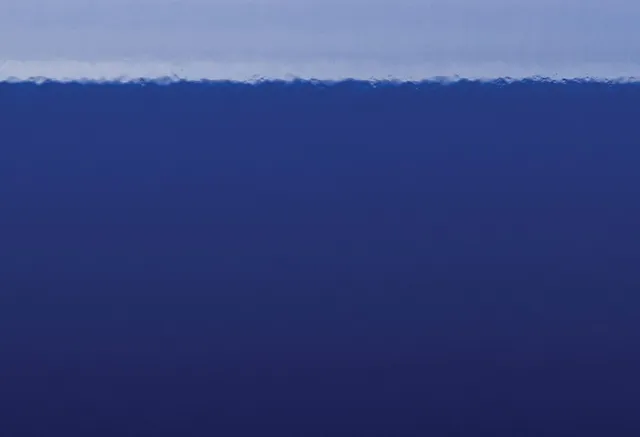 Texture du film covering Avery Dennison Satin Dark Blue — Specced